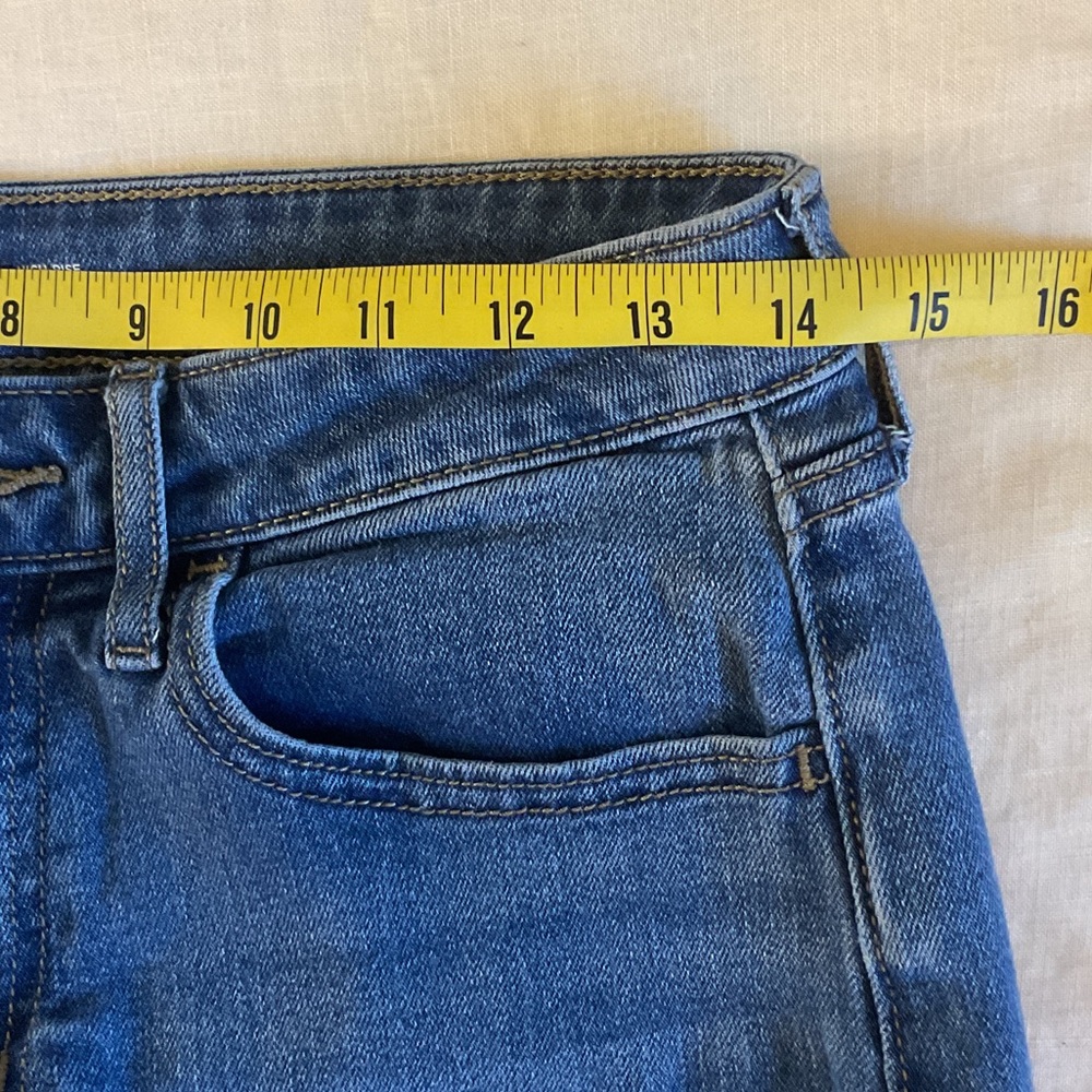 Old Navy Wide Leg Flared Jeans in Medium Blue - Picture 4 of 6